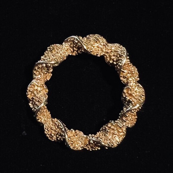 Emmons Jewelry - Vintage Emmons Gold Tone Textured And Twisted Wreath Brooch (5169)